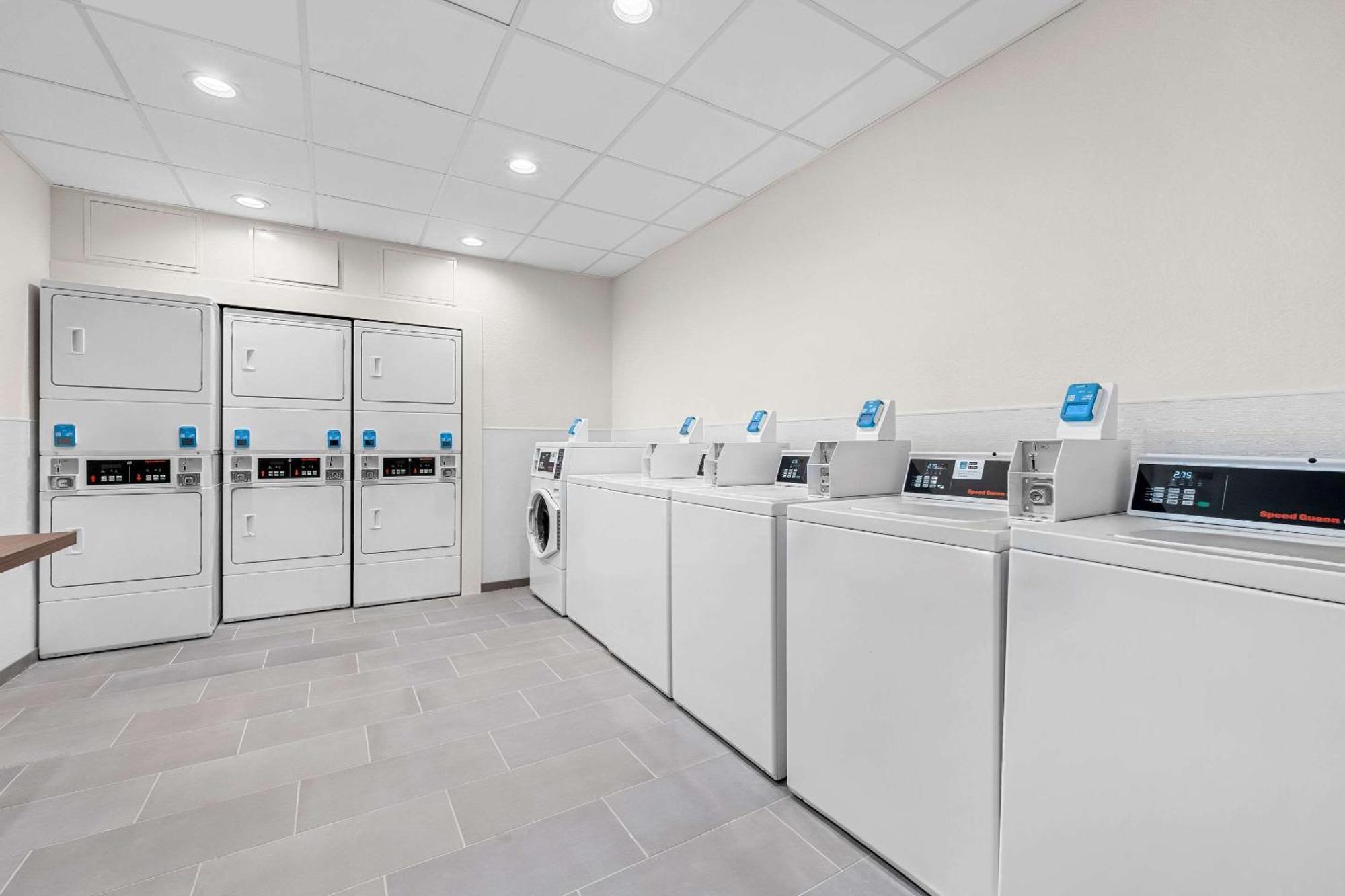Everhome Suites Fayetteville Near Fort Bragg ภายนอก รูปภาพ