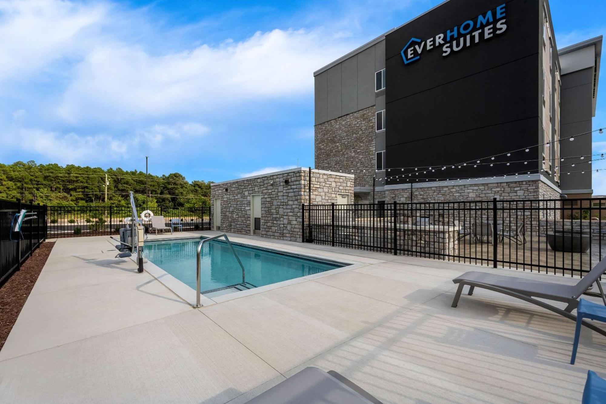 Everhome Suites Fayetteville Near Fort Bragg ภายนอก รูปภาพ